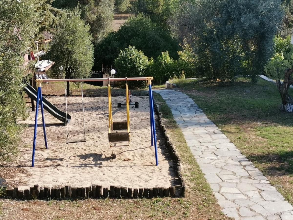 Villa Askamnia And Suites Nikiti  Esterno foto