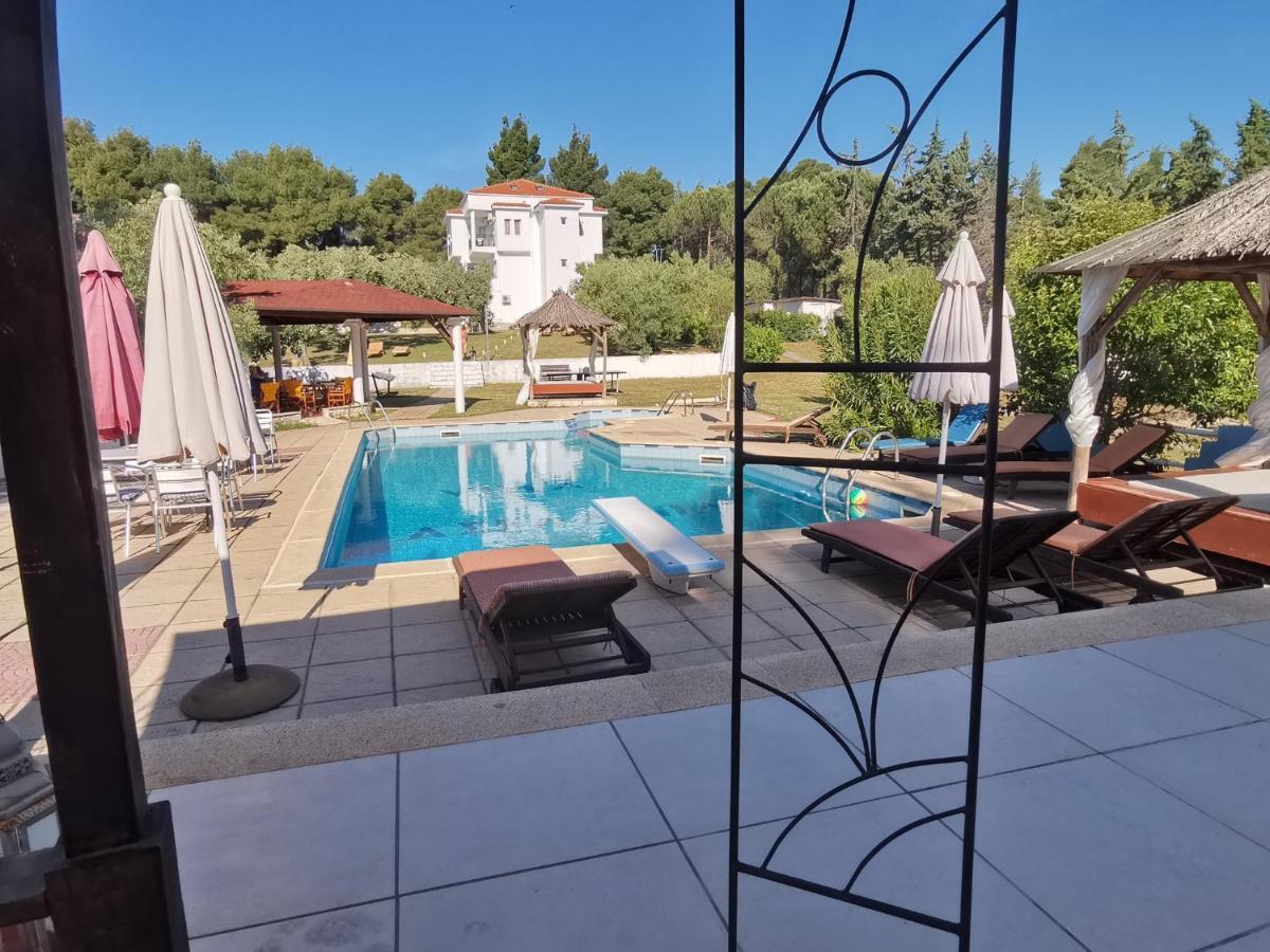 Villa Askamnia And Suites Nikiti  Esterno foto